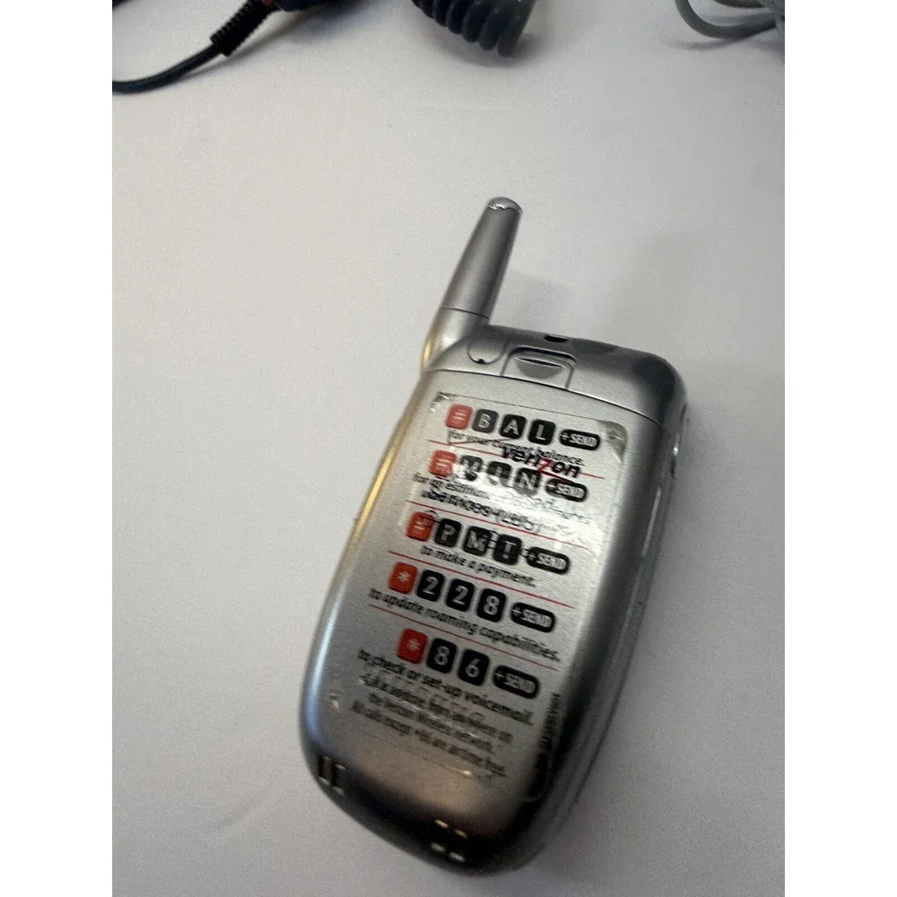 Samsung SCH-A670 - Gray and Silver ( Verizon ) Bundle